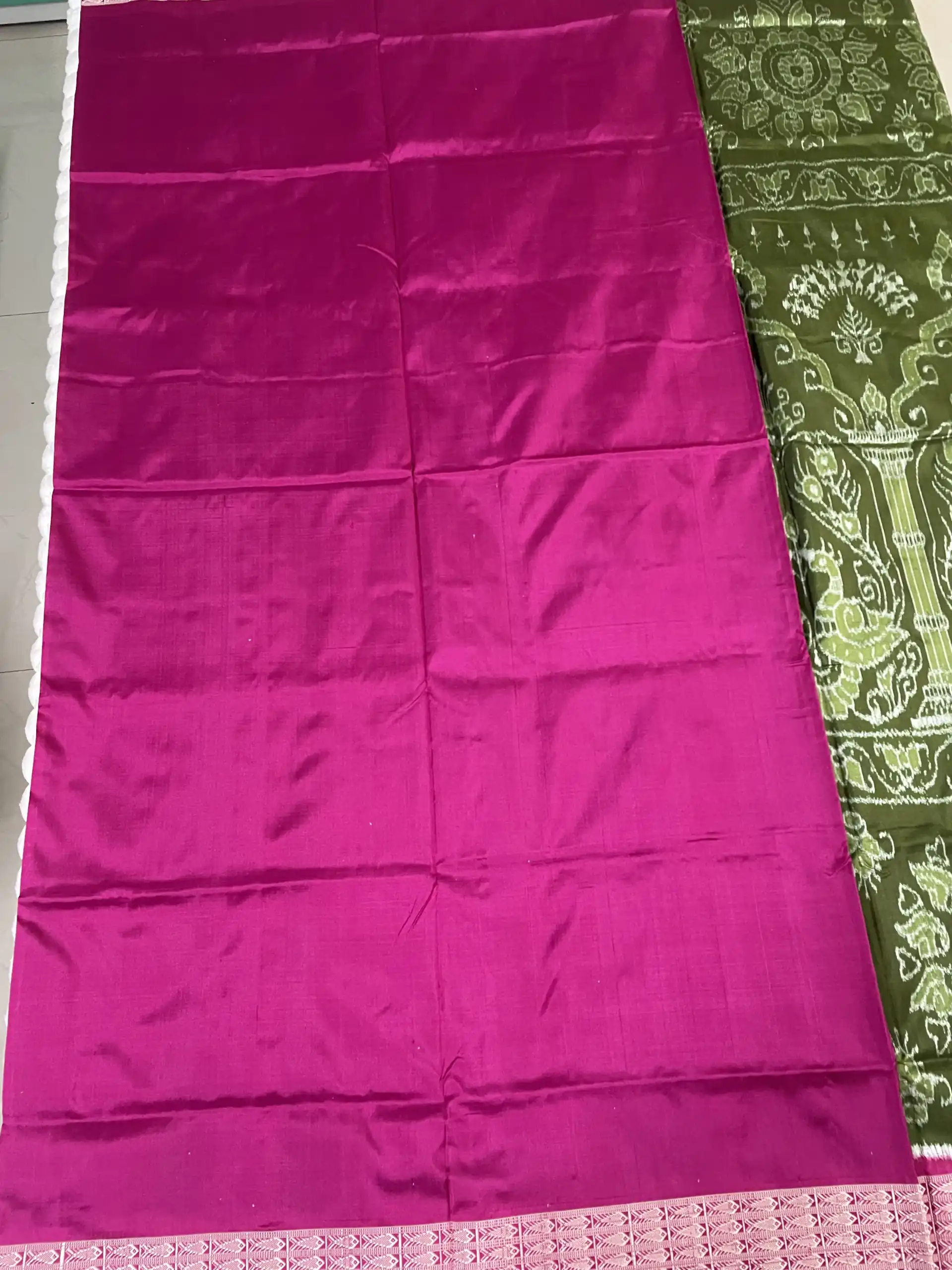 Plain blouse piece with border design for hands